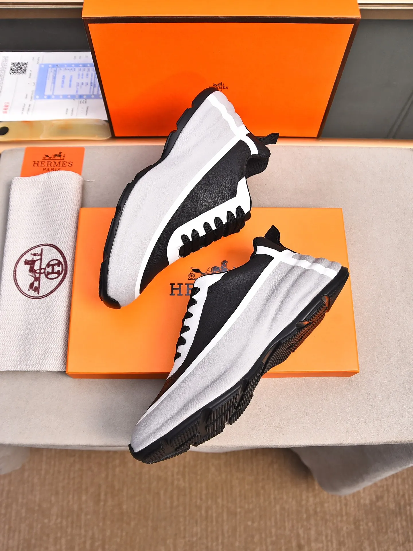 Men's shoes 💰560 [Hermes] New sports shoes Hermès are the most comfortable shoes, no one else⃣️, very light on the feet and very good-looking, you will not feel tired when you go shopping and running around 👍 Very light and comfortable, extremely light, suitable for both sports and leisure, and feel great when stepping on them! It’s up to you to choose, there’s always what you want~ ✔️Material: imported first-layer cowhide ✔️Inner lining: breathable mesh ✔️Outsole: genuine leather bottom ✔️Size: Men’s 38-44 (45 custom-made)